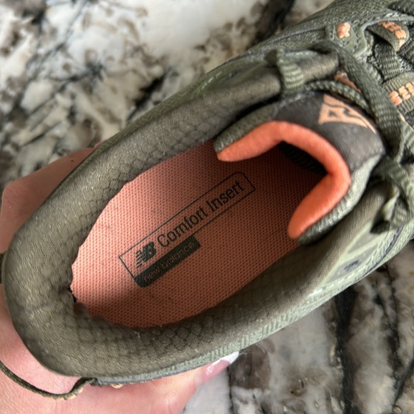 New balance - Picture 2 of 2